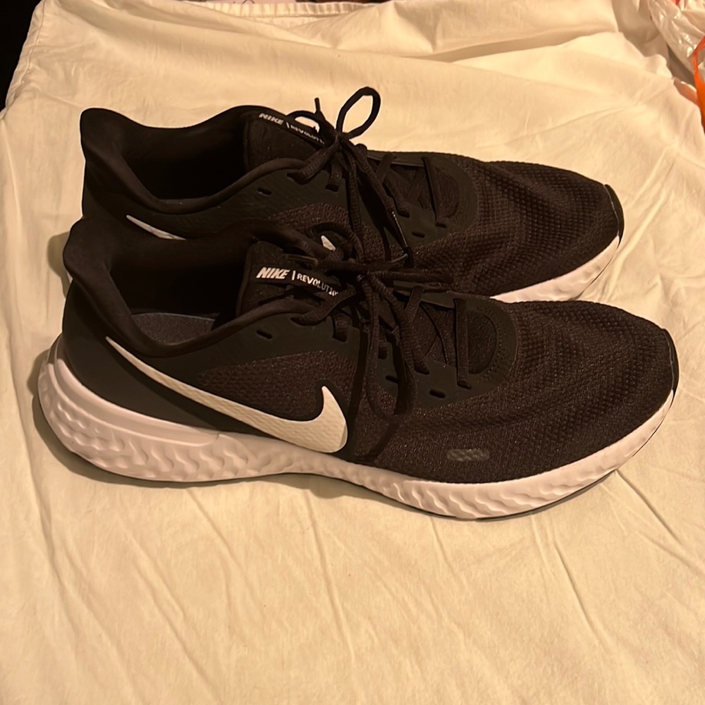 Men’s Nike Revolution Sneaker